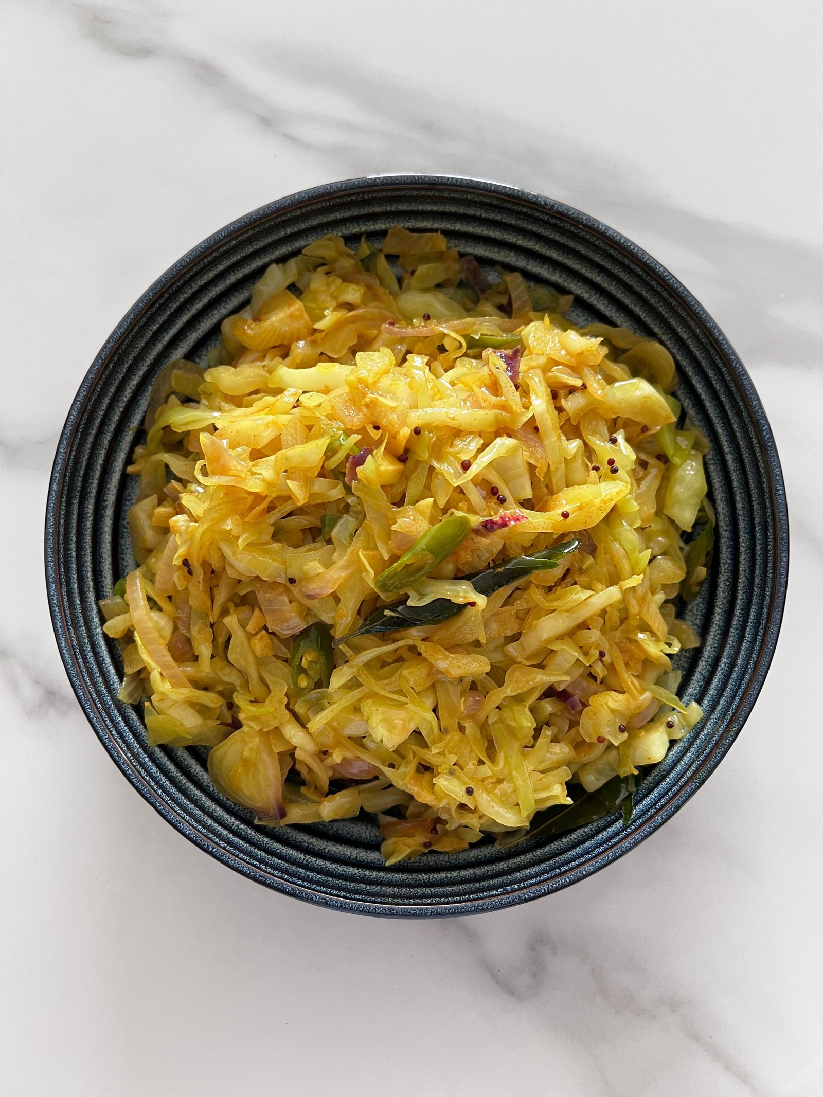 Emincé de chou sauté au wok